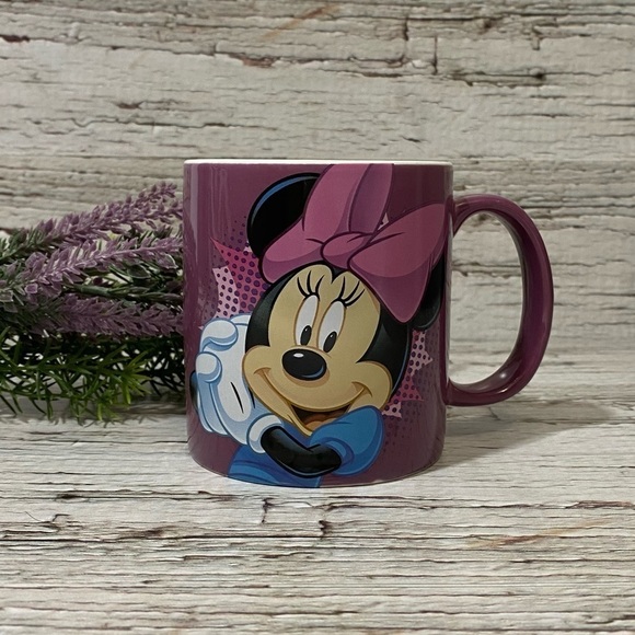 DISNEY | Minnie Mouse Bow Signature on Back Mug 🎀 - Picture 1 of 4